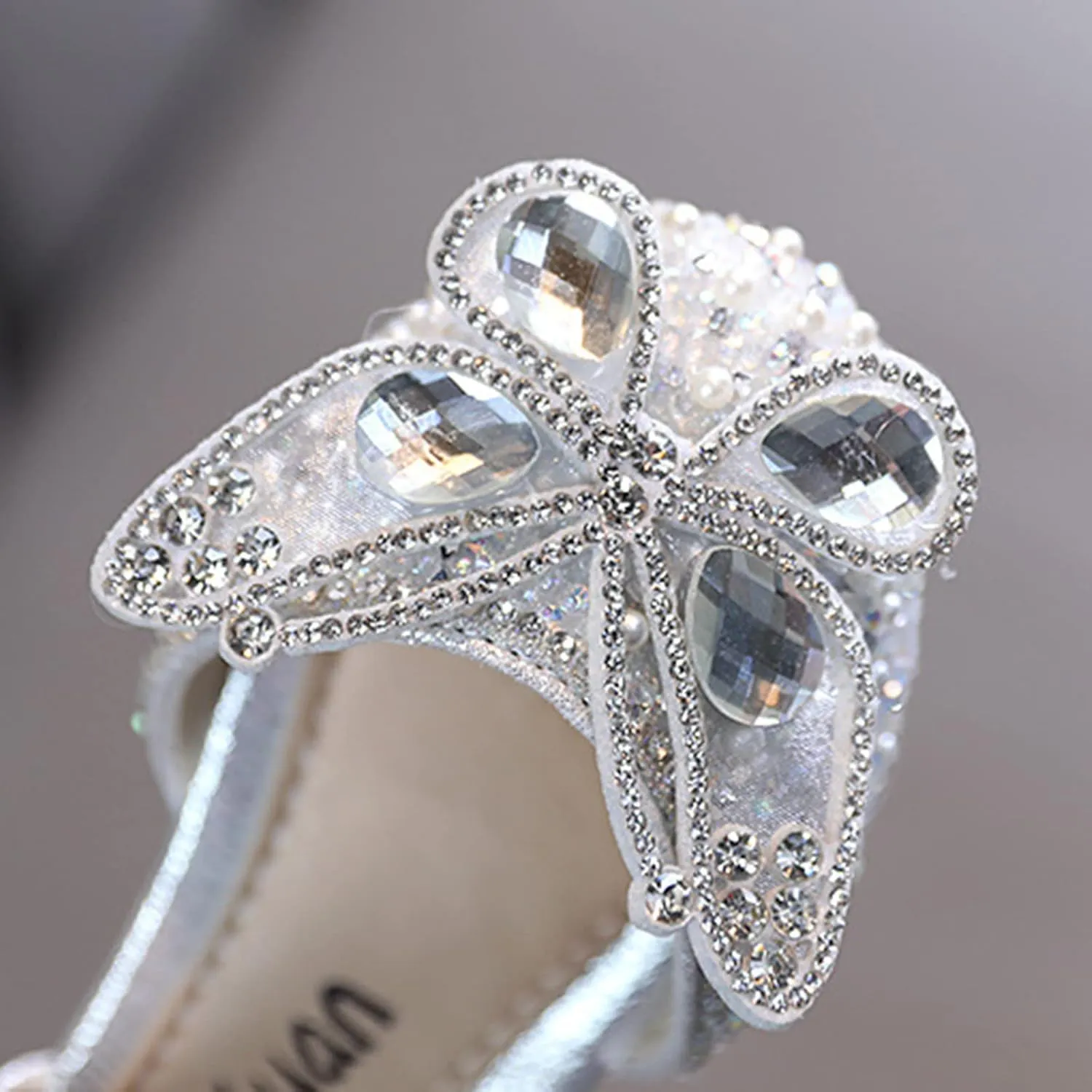 Girls Sandals Performance Dance Dress Shoes Shiny Rhinestone Butterfly Sandals for Kids Wedding Birthday Party