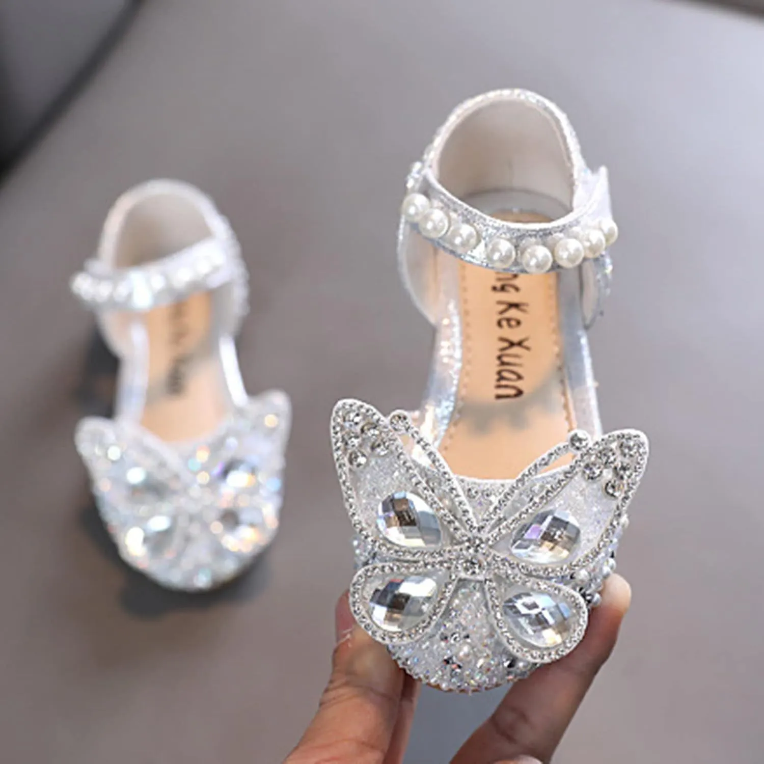 Girls Sandals Performance Dance Dress Shoes Shiny Rhinestone Butterfly Sandals for Kids Wedding Birthday Party