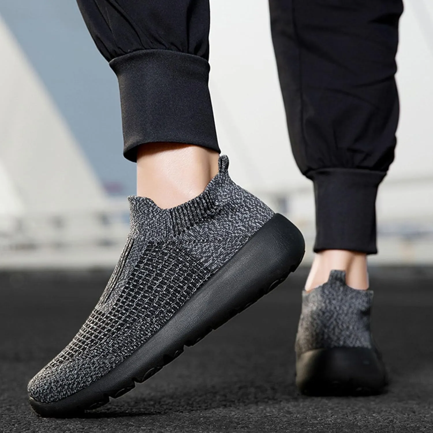 Men's Lightweight Non Slip Barefoot Shoes Lightweight Breathable Slip On Running Shoe Comfortable Stretch Shoes