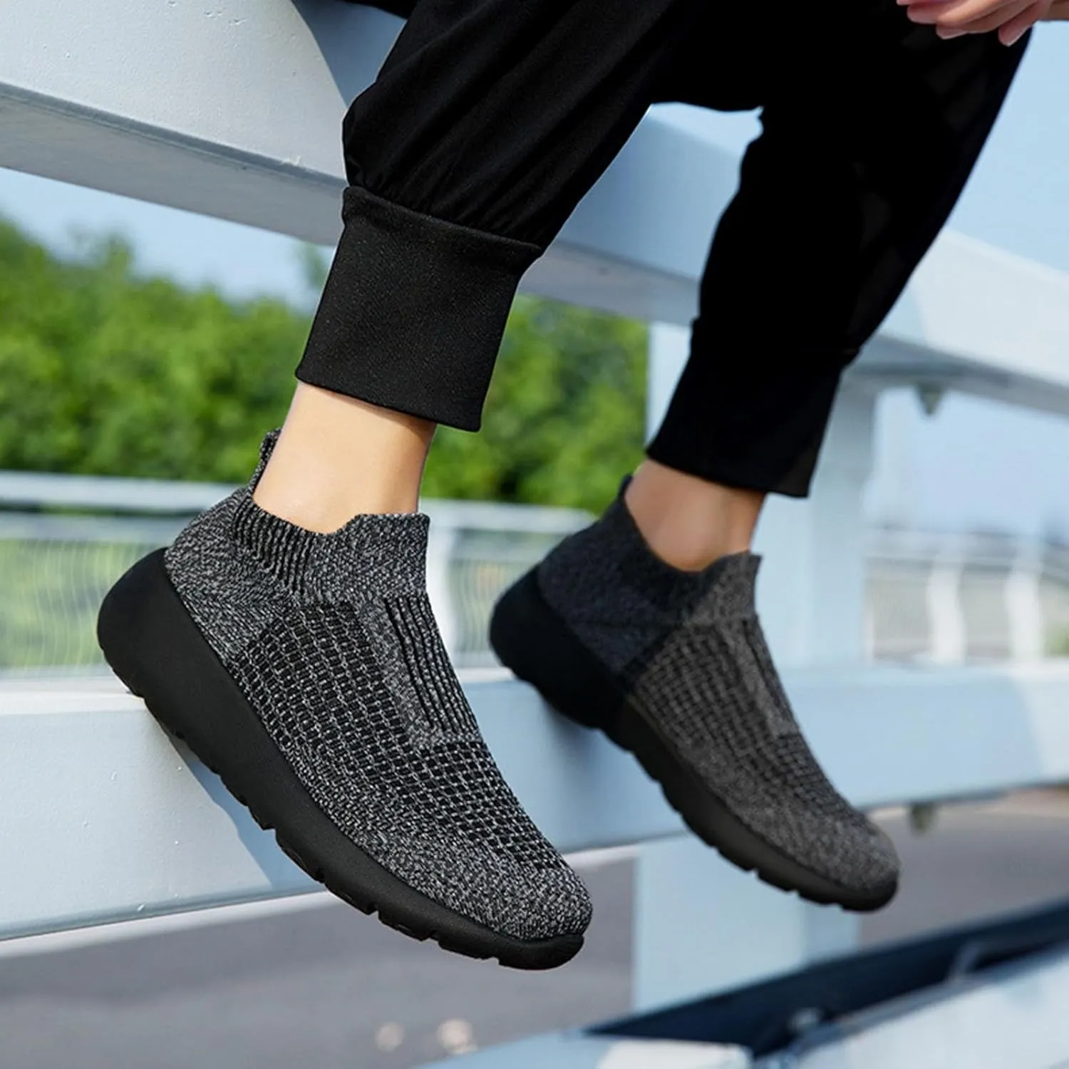 Men's Lightweight Non Slip Barefoot Shoes Lightweight Breathable Slip On Running Shoe Comfortable Stretch Shoes