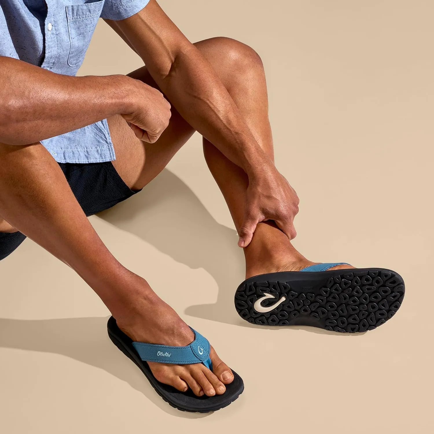 OLUKAI Ohana Men's Beach Sandals, Water Resistant Flip Flops, Arch Support & Comfort Fit, Lightweight & Durable, Enhanced Grip & Traction