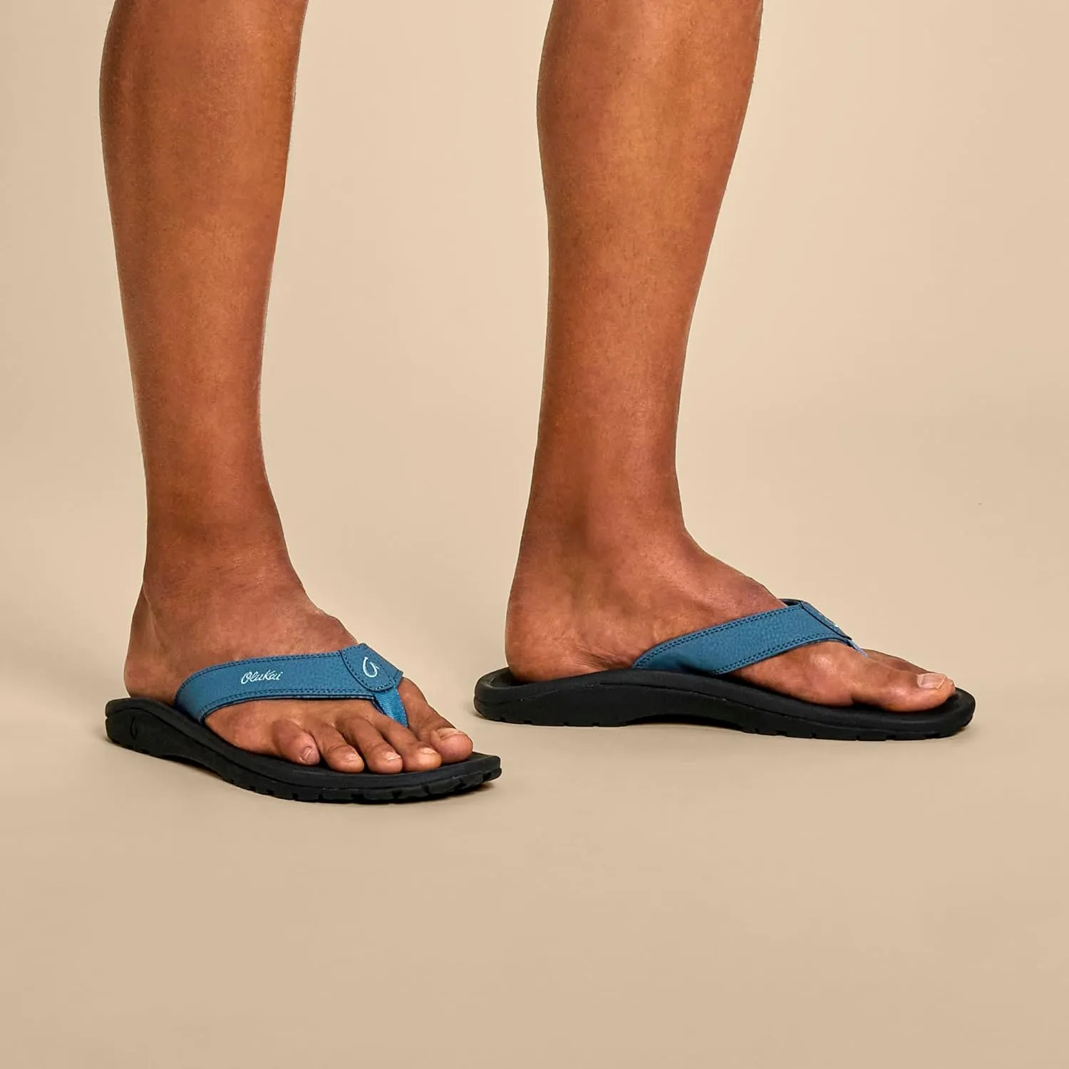 OLUKAI Ohana Men's Beach Sandals, Water Resistant Flip Flops, Arch Support & Comfort Fit, Lightweight & Durable, Enhanced Grip & Traction